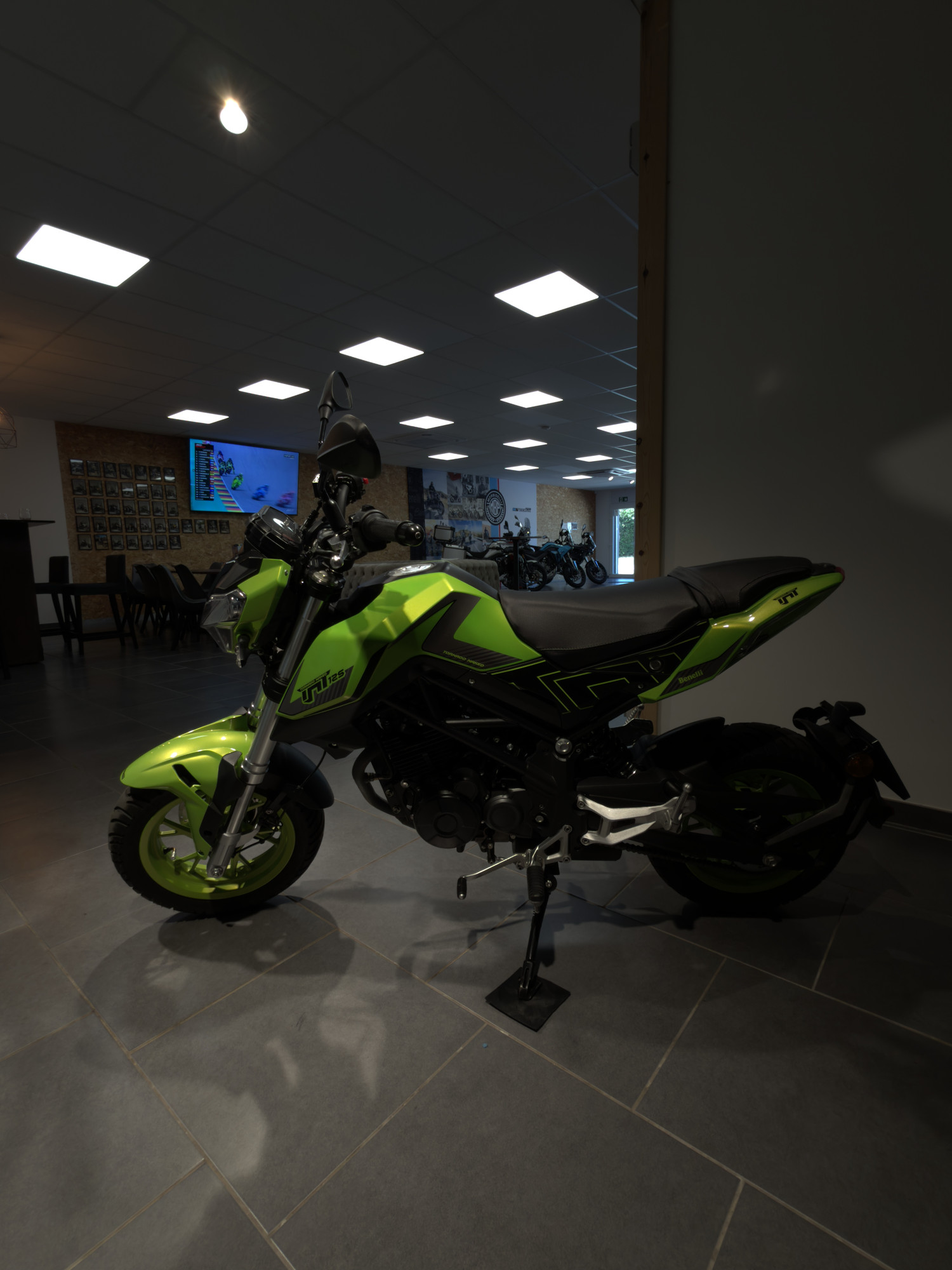 Benelli TNT 125 occasion - profil, vue d'ensemble