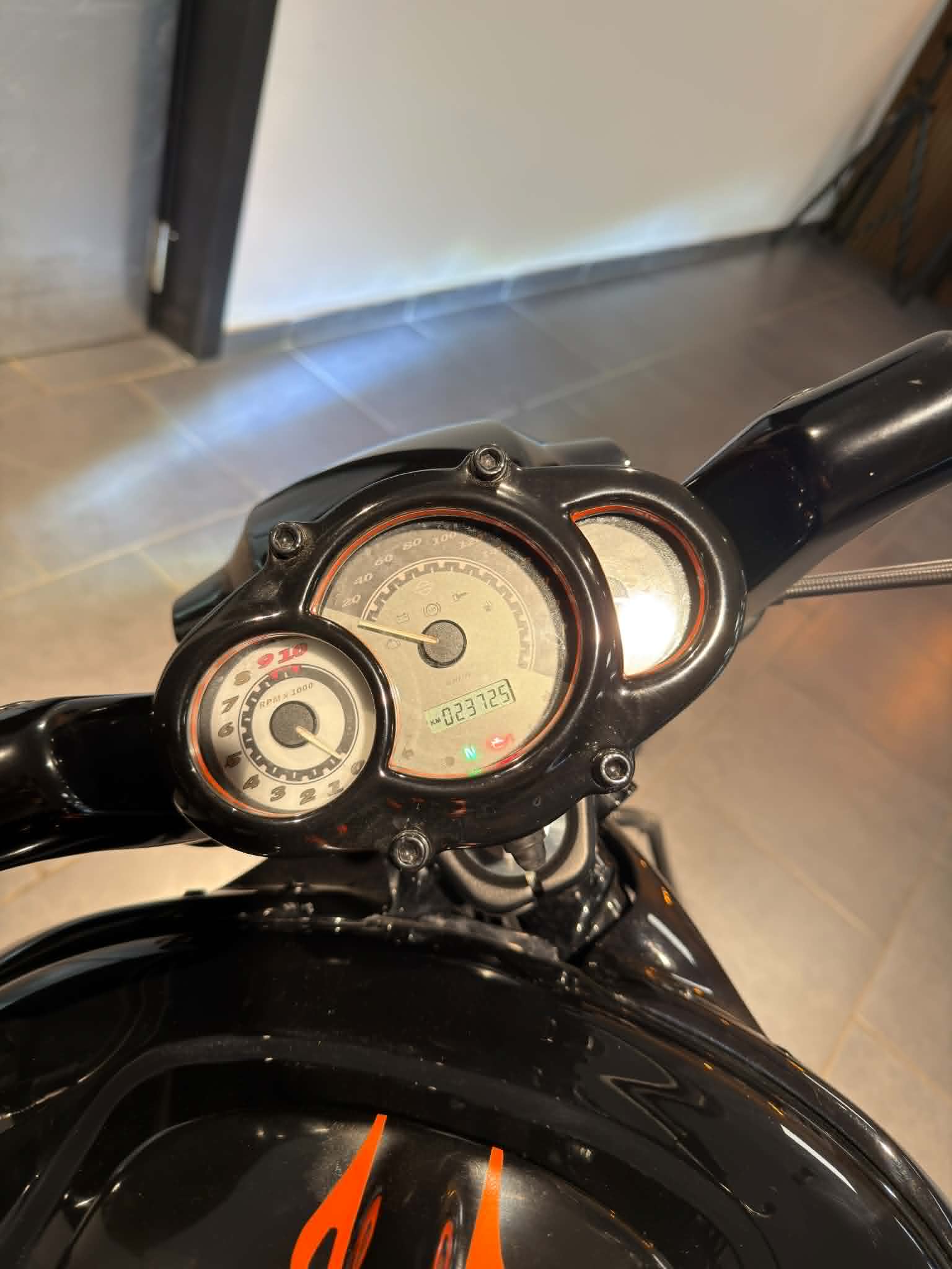 Harley-Davidson V-Rod occasion - compteur, 23 729 km