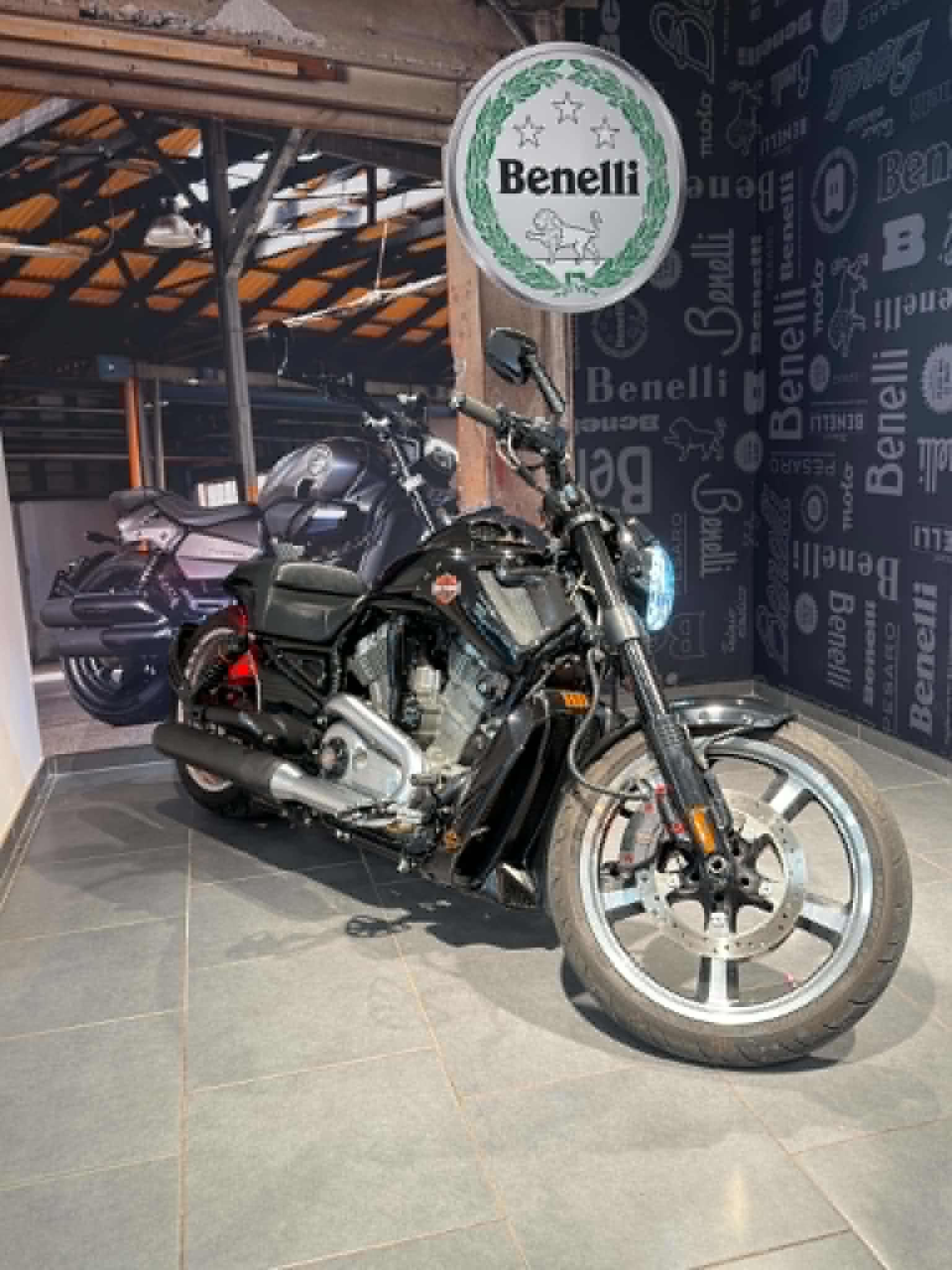 Harley-Davidson V-Rod occasion - 3/4 avant droit